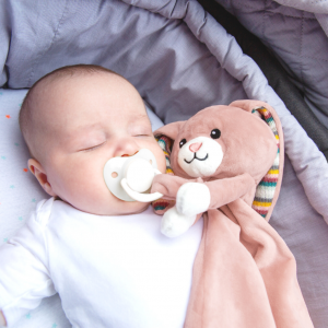 Zazu BECKY Κουβερτάκι Αγκαλιάς με Συσκευή Λευκών ήχων & Μελωδίες Λαγουδάκι (ZA-BECKY-01) Zazu BECKY Κουβερτάκι Αγκαλιάς με Συσκευή Λευκών ήχων & Μελωδίες Λαγουδάκι (ZA-BECKY-01)