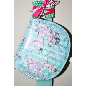 Χειροποίητη Αρωματική Λαμπάδα με Κοριτσίστικο πορτοφολάκι (2023039) Χειροποίητη Αρωματική Λαμπάδα με Κοριτσίστικο πορτοφολάκι (2023039)