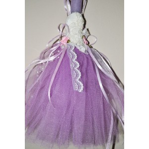 Χειροποίητη Αρωματική Λαμπάδα Με Διακοσμητικό Μωβ Φορεματάκι (2023330) Χειροποίητη Αρωματική Λαμπάδα Με Διακοσμητικό Μωβ Φορεματάκι (2023330)