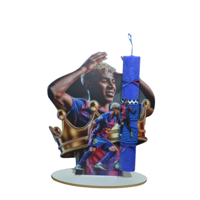 Χειροποίητη Αρωματική Λαμπάδα Με τον Yamal σε ξύλινη Διακοσμητική Βάση (2026147)