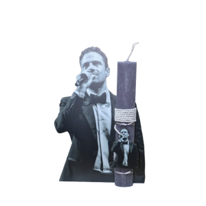 Χειροποίητη Αρωματική Λαμπάδα Με τον Διάσημο Τραγουδιστή σε Διακοσμητική Βάση (2026162)