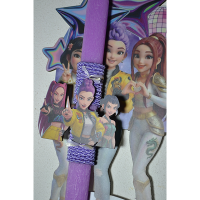 Χειροποίητη Αρωματική Λαμπάδα Με τo Διάσημo Group Huntrix σε Διακοσμητική Βάση (2026246) Χειροποίητη Αρωματική Λαμπάδα Με τo Διάσημo Group Huntrix σε Διακοσμητική Βάση (2026246)