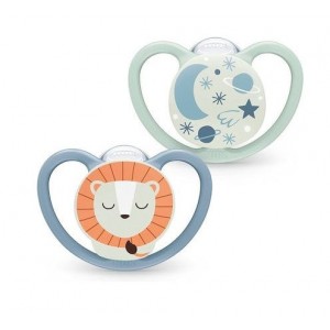 Nuk Ορθοδοντικές Πιπίλες Σιλικόνης για 0-6 μηνών Space με Θήκη Νυκτός Λιοντάρι - Αστεράκι (10730578)
