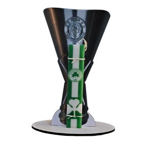 Χειροποίητη Αρωματική Λαμπάδα Με το Πράσινο Ευρωπαϊκό Τρόπαιο σε ξύλινη Διακοσμητική Βάση (20251313)