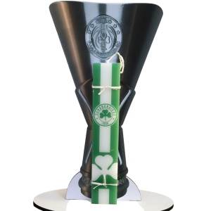 Χειροποίητη Αρωματική Λαμπάδα Με το Πράσινο Ευρωπαϊκό Τρόπαιο σε ξύλινη Διακοσμητική Βάση (20251313)