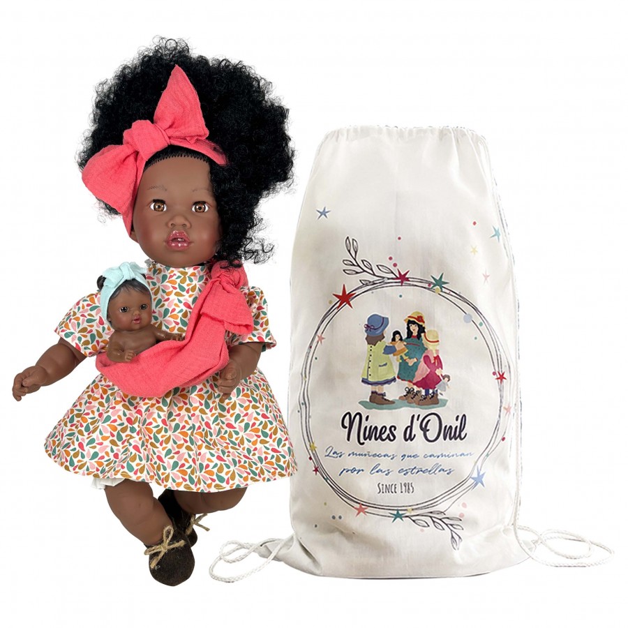 Nines D'Onil: Alika με πολύχρωμο φόρεμα και μωρό σε μάρσιπο - 40 εκ. (NDO-3780) Nines D'Onil: Alika με πολύχρωμο φόρεμα και μωρό σε μάρσιπο - 40 εκ. (NDO-3780)