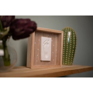 Petit Artichaut ξύλινη κορνίζα για το αποτύπωμα του μωρού σας Pretty Hearts (PA1601) Petit Artichaut ξύλινη κορνίζα για το αποτύπωμα του μωρού σας Pretty Hearts (PA1601)