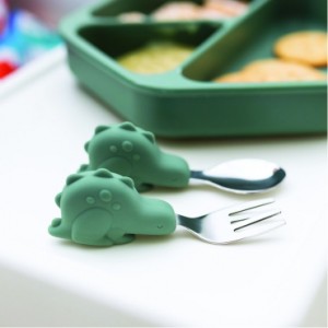 Tiny Twinkle Σετ Ανοξείδωτα Μαχαιροπίρουνα με Λαβή Σιλικόνης Dinos (TU-D-OG) Tiny Twinkle Σετ Ανοξείδωτα Μαχαιροπίρουνα με Λαβή Σιλικόνης Dinos (TU-D-OG)