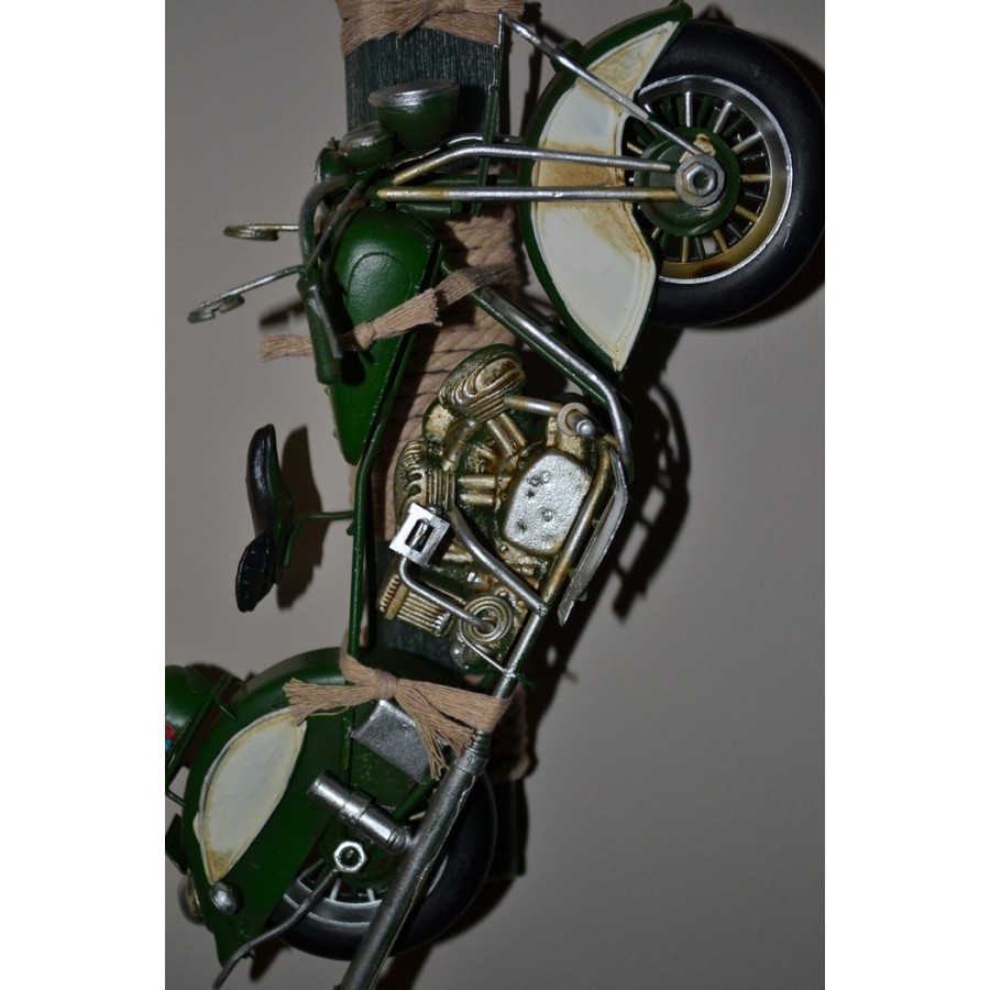 Χειροποίητη Αρωματική Λαμπάδα Με Μεταλλική Πράσινη Μηχανή Harley (2022085)