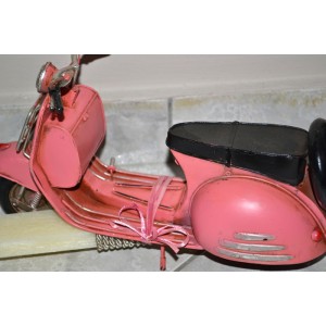 Χειροποίητη Αρωματική Λαμπάδα Με Μεγάλη Ροζ Vintage Βέσπα (2022247) Χειροποίητη Αρωματική Λαμπάδα Με Μεγάλη Ροζ Vintage Βέσπα (2022247)